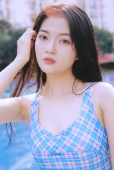 解开她的内衣含着她的柔软